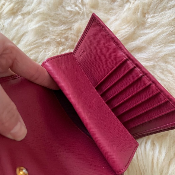 🦋Prada🦋 Saffiano Leather Wallet - Picture 15 of 16